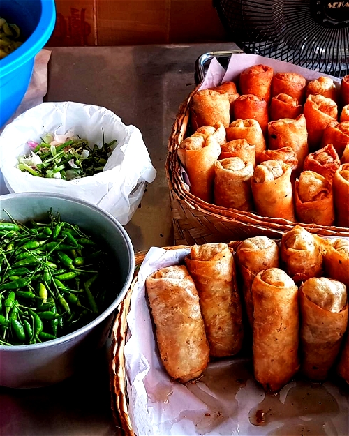 10 Kuliner Enak di Gang Lombok Semarang, dari Lumpia Sampai Swike